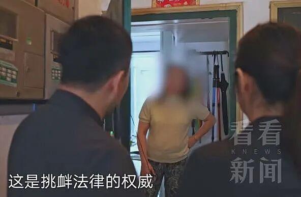 瘆人!上海一对夫妻在自家门上写“血债“,还把邻居“唐“姓去“头“…来龙去脉曝光(组图) - 12
