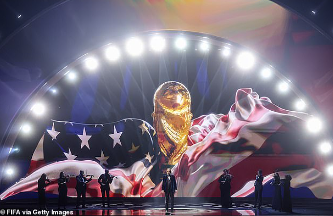 2026世界杯抽签揭晓！特朗普意外夺“和平奖”，CNN记者直播偷笑被全网听到（组图） - 14