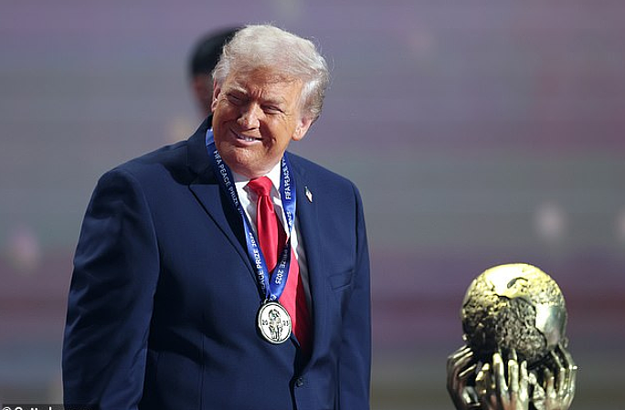 2026世界杯抽签揭晓！特朗普意外夺“和平奖”，CNN记者直播偷笑被全网听到（组图） - 9