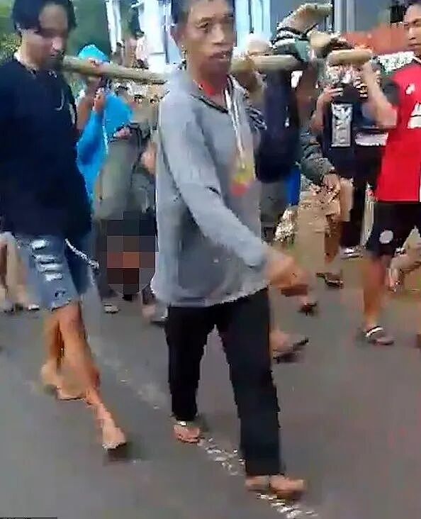 劣迹男偷抢不断,还将魔爪伸向残疾女子?村民彻底怒了:切他DD!游街!(组图) - 3