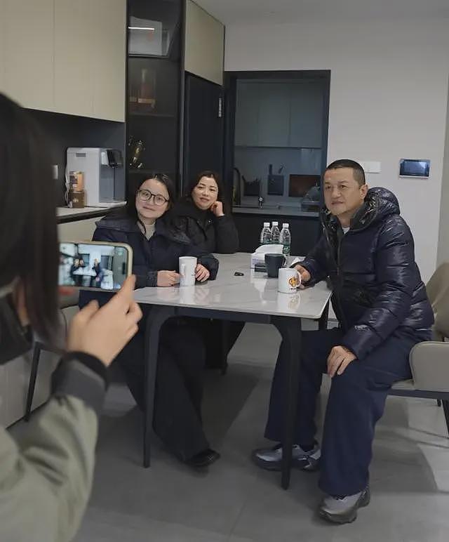 李亚鹏四女儿身份曝光，32岁985毕业在四川工作，高位截肢开改装车（组图） - 17
