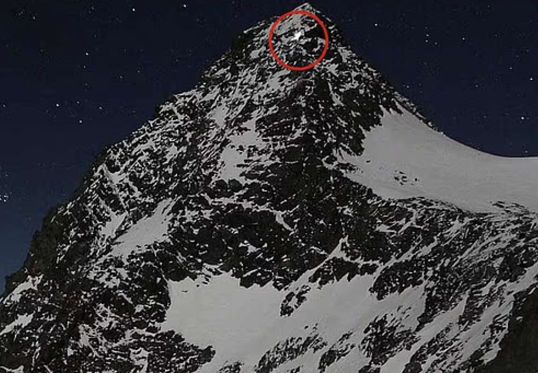 愤怒!旅游时她被丢在-20℃雪山顶,忍了6小时冻成冰雕,男友关机转身下山(组图) - 2