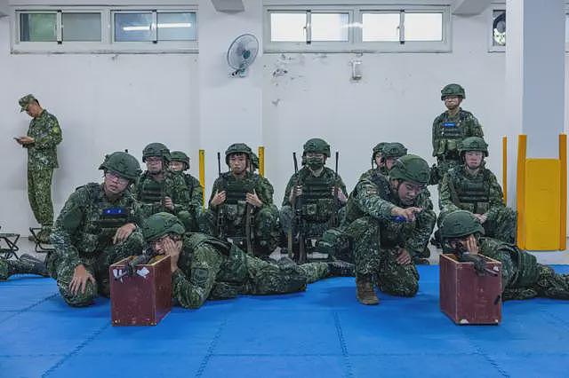 艺人“闪兵”案冰山一角?台湾男性是如何让自己免服兵役(组图) - 2