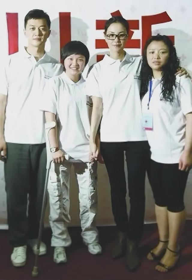 李亚鹏四女儿身份曝光，32岁985毕业在四川工作，高位截肢开改装车（组图） - 3