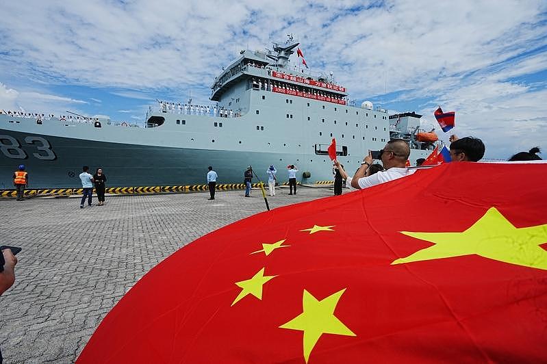 中国集结逾百船舰最大规模海上“秀肌肉”，日本回应了（组图） - 1
