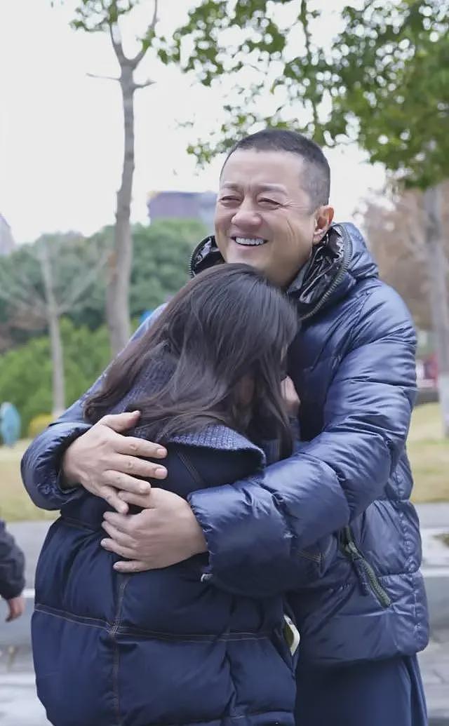 李亚鹏四女儿身份曝光，32岁985毕业在四川工作，高位截肢开改装车（组图） - 9