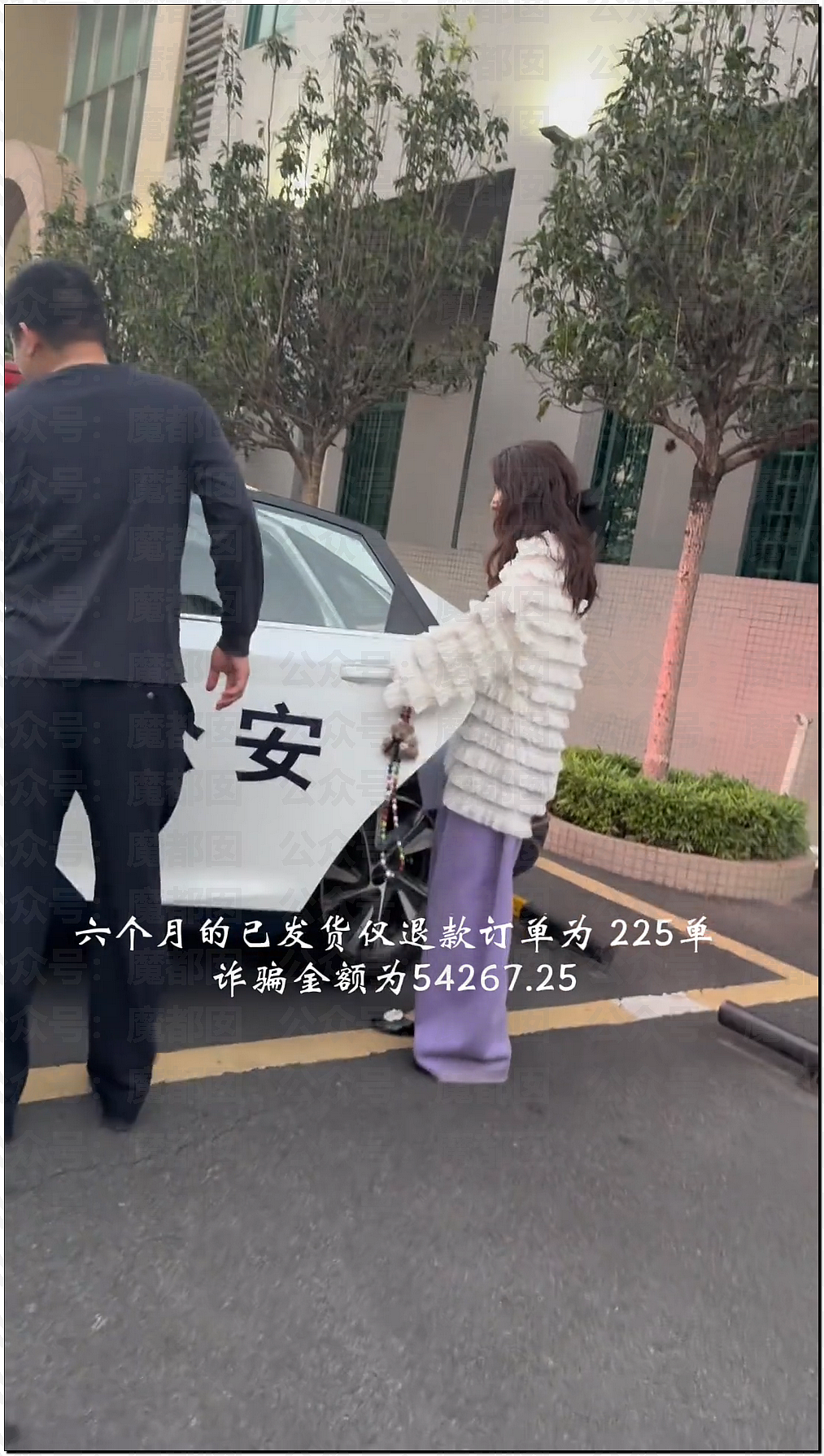 孱弱无力？身高1米8女记者骑新国标电动车出地库全靠大长腿脚蹬（组图） - 1