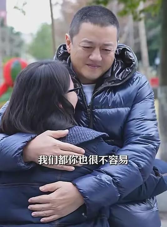 李亚鹏四女儿身份曝光，32岁985毕业在四川工作，高位截肢开改装车（组图） - 11