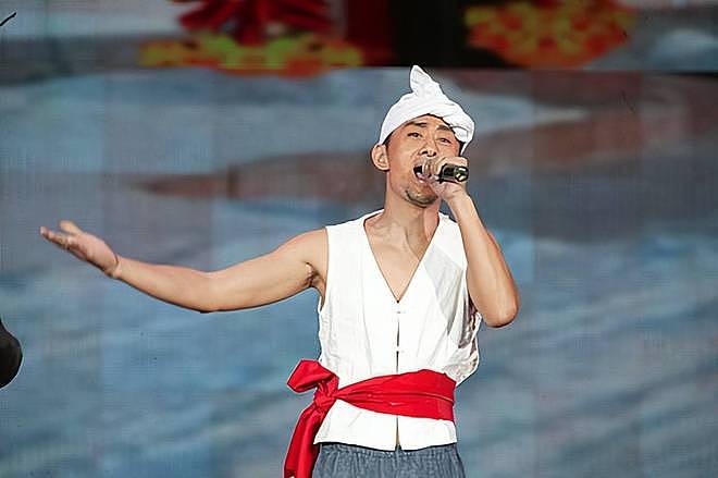 负债百万、露宿街头、装疯卖傻,星光大道草根歌手现状太落魄(组图) - 2