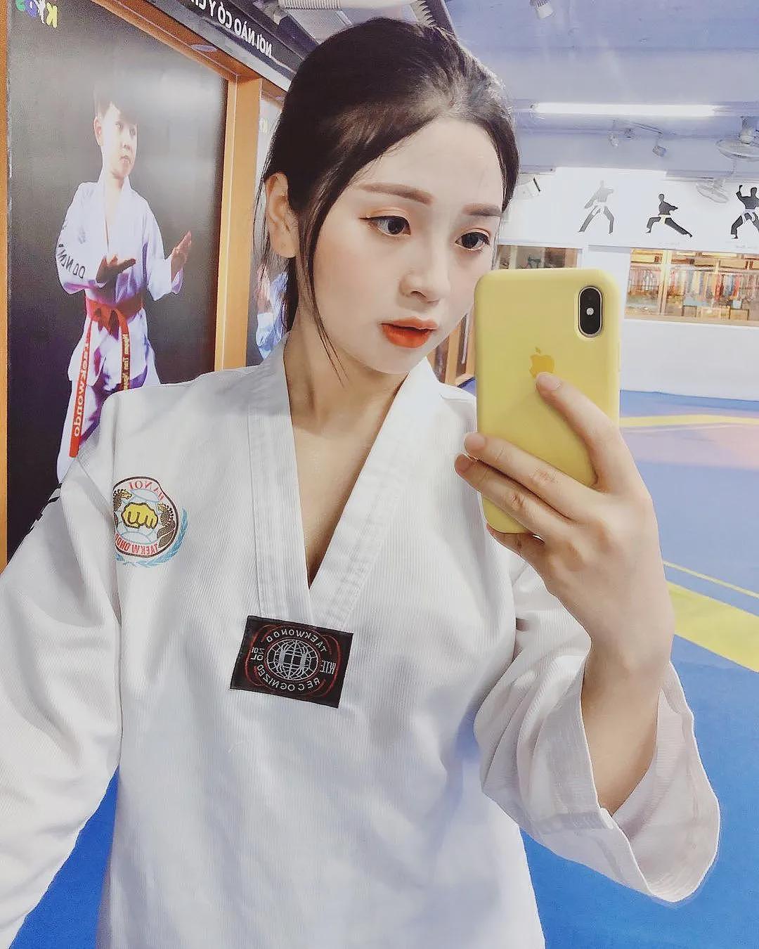 【美女】女版“李小龙”爆红网络,引网友围观:身材真绝(组图) - 4