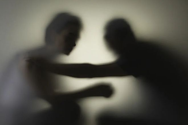 瘆人!上海一对夫妻在自家门上写“血债“,还把邻居“唐“姓去“头“…来龙去脉曝光(组图) - 2