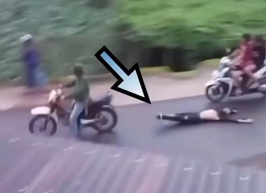劣迹男偷抢不断，还将魔爪伸向残疾女子？村民彻底怒了：切他DD！游街！（组图） - 1