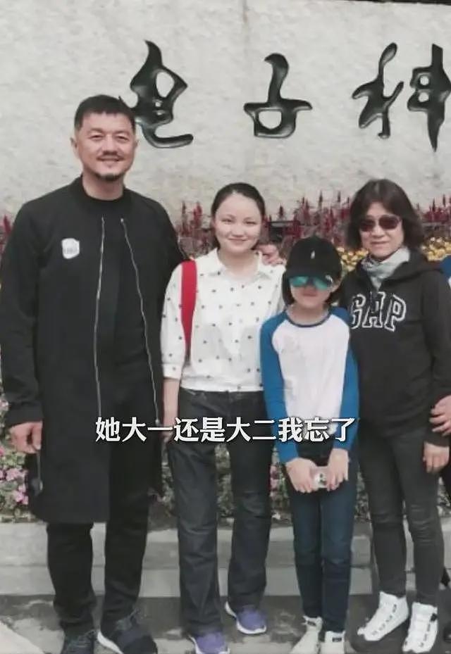李亚鹏四女儿身份曝光，32岁985毕业在四川工作，高位截肢开改装车（组图） - 6