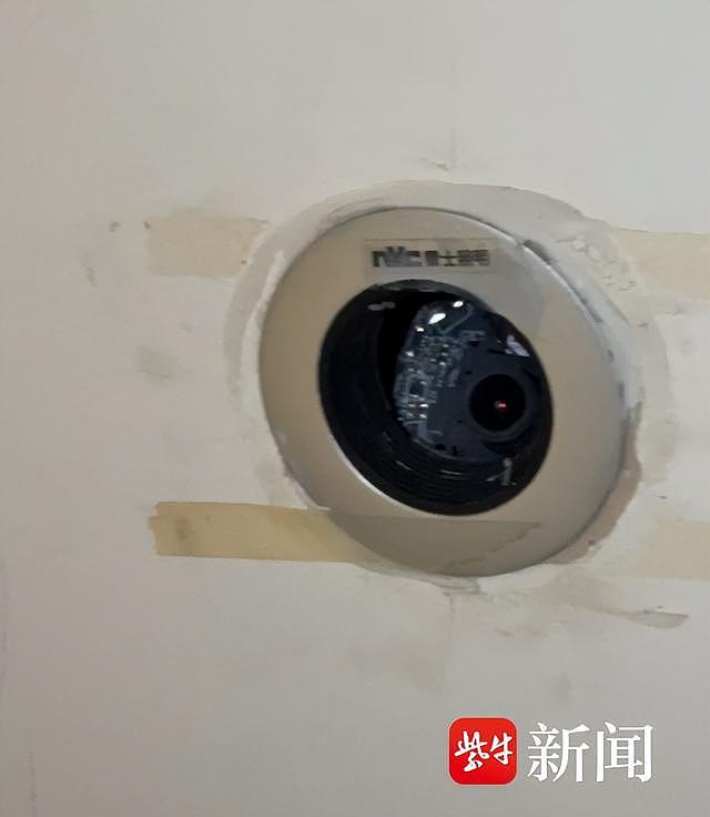 独居女生租房20天，发现灯里有摄像头，拆下发现是实时监控，视频拍的全是她；房东称“或是上一个租客所为”（组图） - 1
