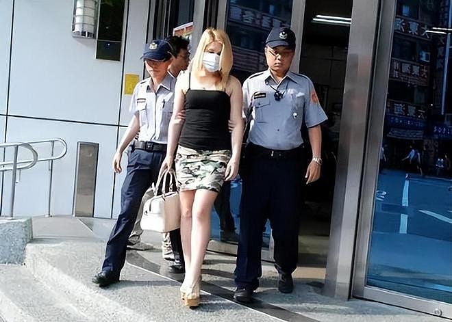 外国女留学生在中国卖淫，市场太好车震500，不限次数！（组图） - 1