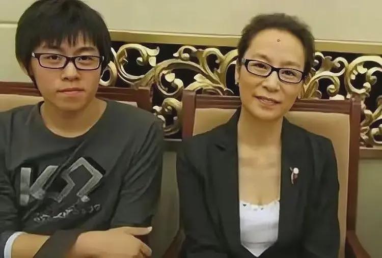 奚美娟儿子遭深扒，长相帅气还优秀孝顺，生父身份引热议（组图） - 9