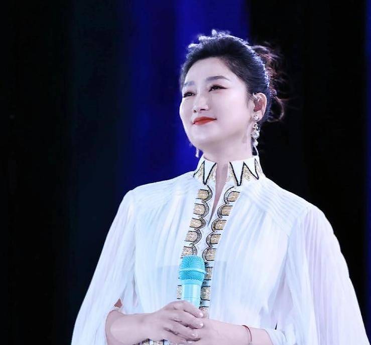 凤凰传奇会解散吗?玲花的态度早已有了答案(组图) - 6