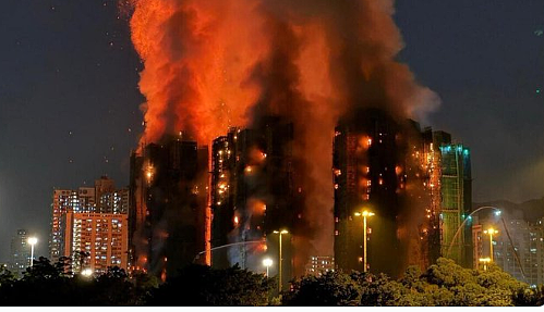 香港致命火灾的背后，承包商安全违规与居民的抗议（图） - 1