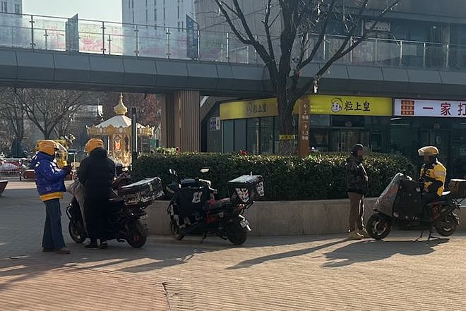 “外卖新国标”落地后的外卖员：闯灯逆行少了，接单时长被限制，更希望提高配送费（组图） - 1