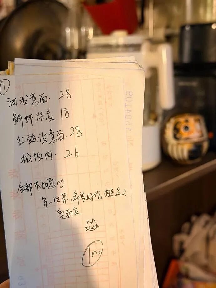 【爆笑】巴黎世家的打底裤是认真的吗？设计师：想起有人穿在身上就想笑（组图） - 57