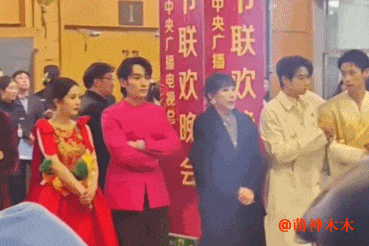 杨幂三次活动碰到魏大勋，每次都偷瞄男方，她为何会显得意难平？（组图） - 13