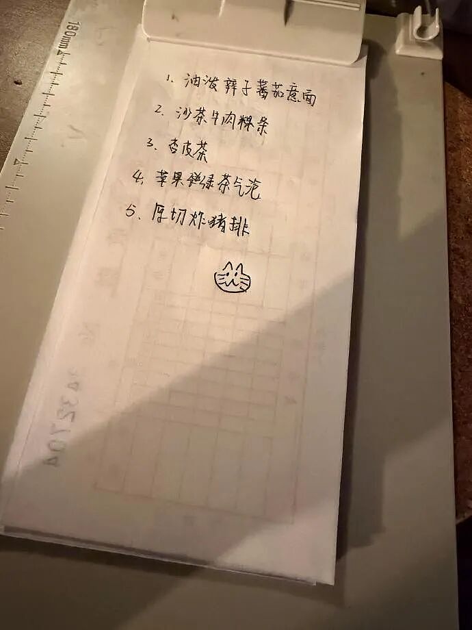 【爆笑】巴黎世家的打底裤是认真的吗？设计师：想起有人穿在身上就想笑（组图） - 58