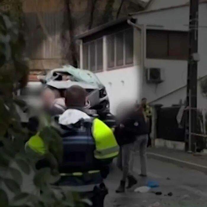 轿车倒扣进私家泳池变铁笼，三少年活活溺毙！屋主被网暴：“冬天不抽干泳池算杀人”？（组图） - 9