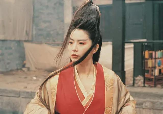 住11亿豪宅也有苦恼!林青霞自曝被吓到手抖,三请专业人士灭蟑螂(组图) - 1