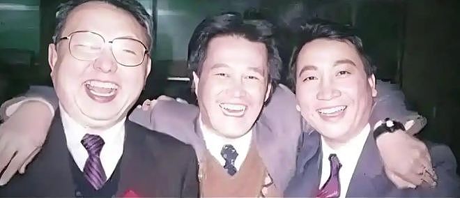 受黄圣依跪拜，手扇冯小刚的赵本山曾家喻户晓，为何后期一夜消失？（组图） - 3