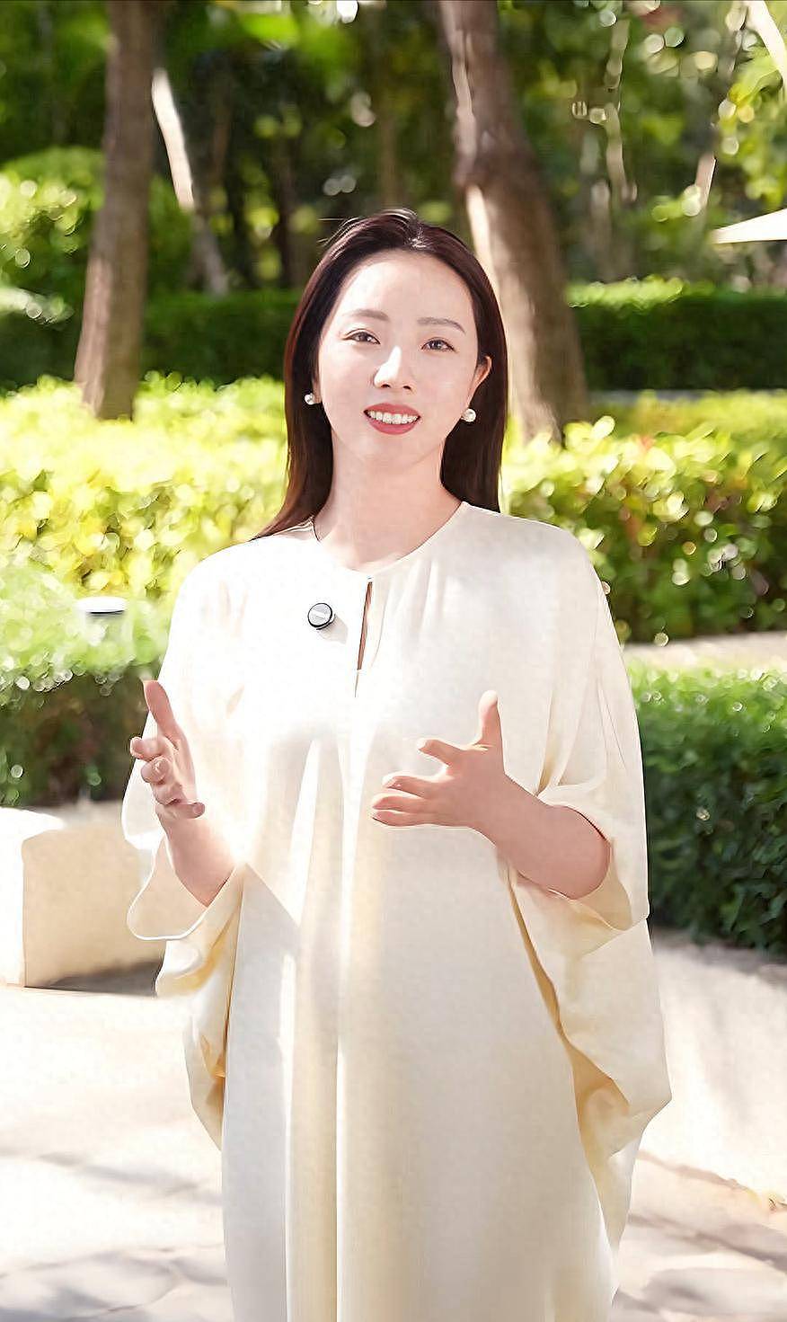 李思思离开央视两年!她不再失眠,热衷直播带货(组图) - 1