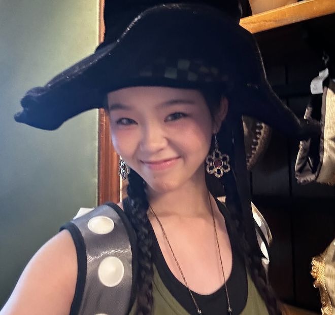 20岁女偶像切除胸部惹争议！前后对比强烈，不想当女的还加入女团（组图） - 8