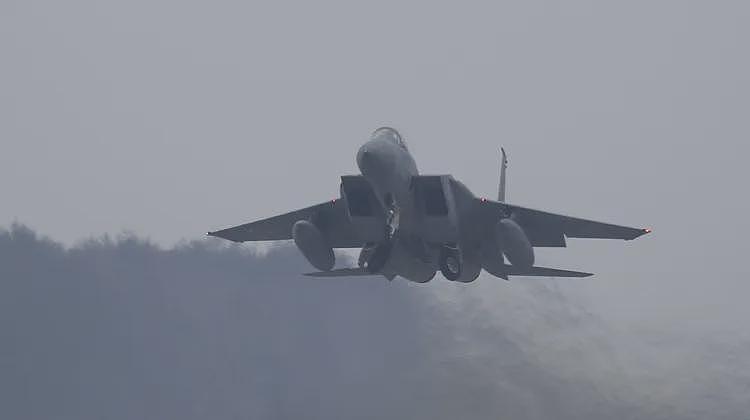中国战机雷达两度锁定日本F-15，日方强烈抗议！官媒：“日本开历史倒车必遭反噬”（视频/组图） - 6