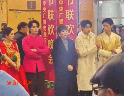 杨幂三次活动碰到魏大勋，每次都偷瞄男方，她为何会显得意难平？（组图） - 14