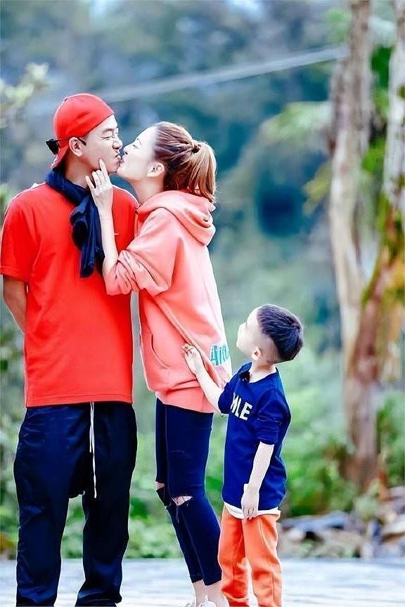 从“备胎歌王”到人生赢家，陈小春如何将一手烂牌打成王炸？（组图） - 33