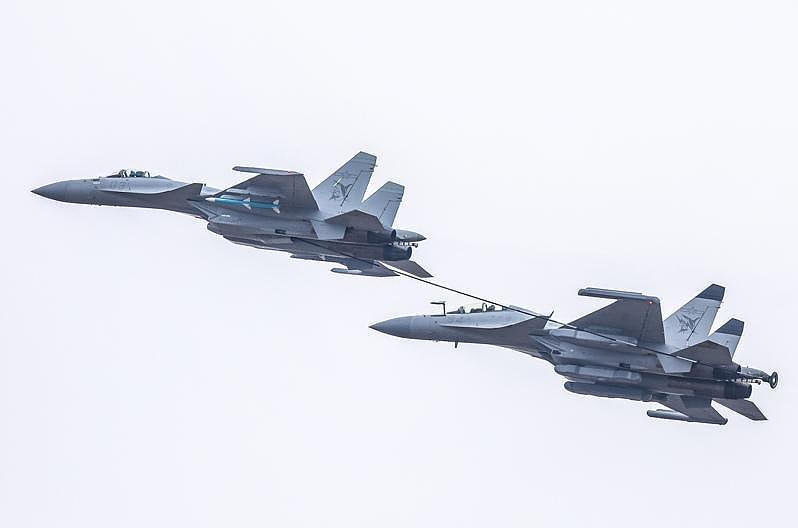 危险行为！中歼-15雷达照射日本自卫队F-15，日防卫大臣：强烈抗议（组图） - 1