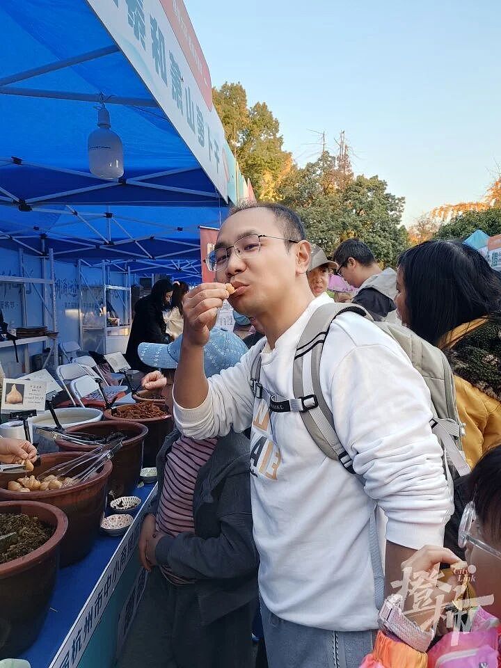 一整缸3年陈“萧山萝卜干”参展时被偷！警察迅速找到偷菜人，网友：突然想过来尝一尝……（组图） - 7