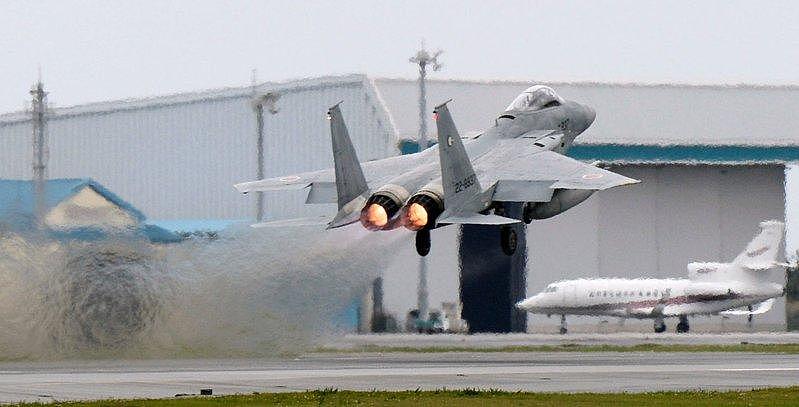中国战机两度雷达照射日本F-15 ，日方深夜紧急抗议（图） - 1