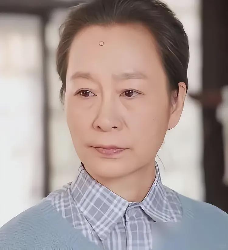 奚美娟儿子遭深扒，长相帅气还优秀孝顺，生父身份引热议（组图） - 1