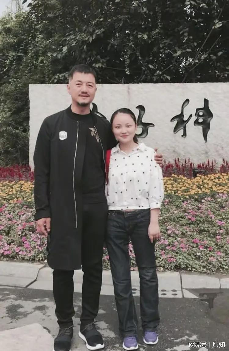 李亚鹏在四川见第四个女儿，身份公开：毕业于电子科大，相拥而泣（组图） - 7