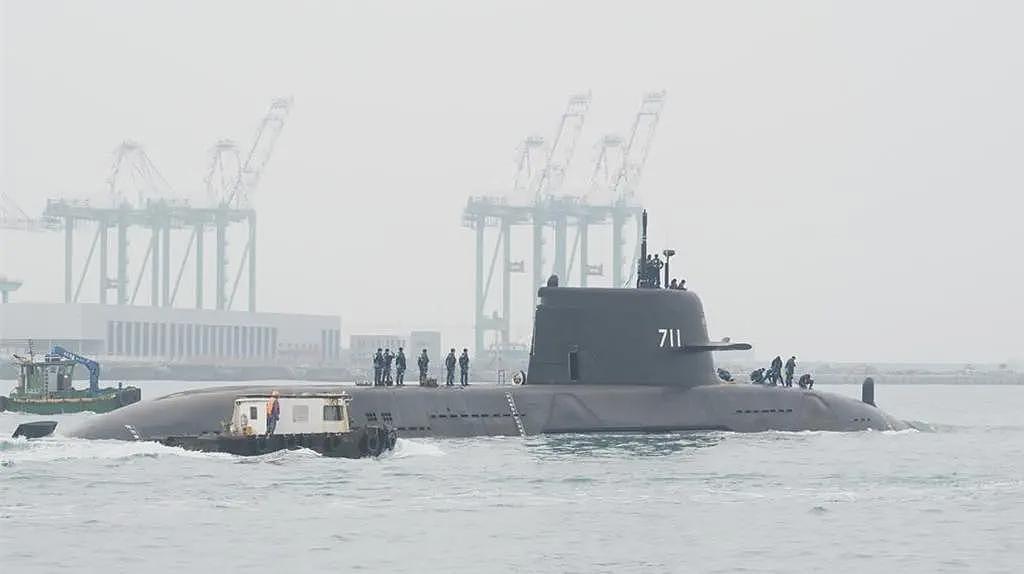 台湾首艘自造潜艇又爆猛料,出海测试海水倒灌(图) - 1