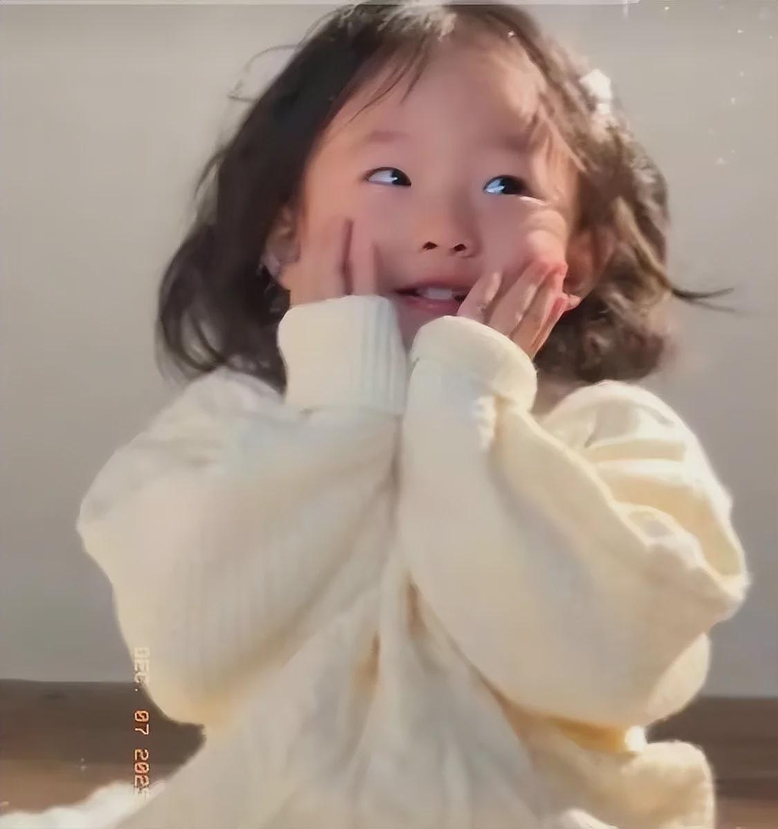 黄一鸣带女儿医院看病，意外暴露女儿名字，王思聪想后悔都晚了（组图） - 17