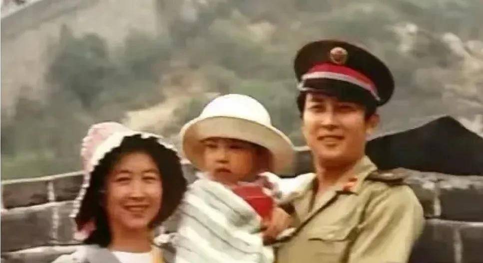 唐国强和前妻旧照，女儿很可爱，孙涛笑得很开心（组图） - 12