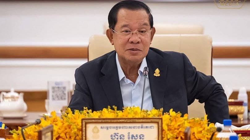 泰国空袭柬埔寨边境，柬前总理洪森呼吁克制但设“回应红线”（组图） - 1