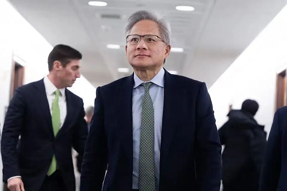 黄仁勋入选《金融时报》“2025年影响力人物榜”，本人坦言：怕公司倒闭，一周工作7天（组图） - 1