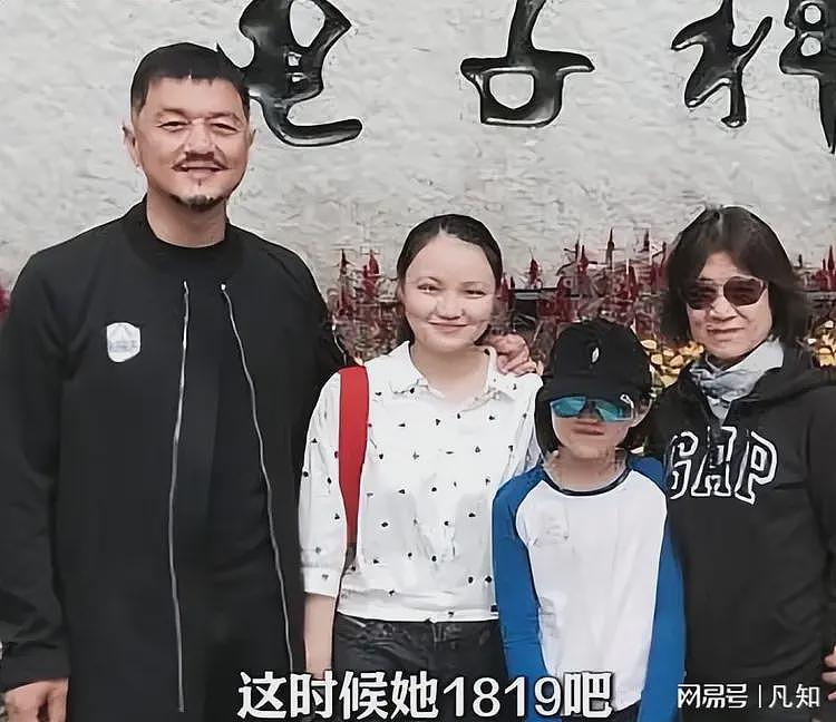 李亚鹏在四川见第四个女儿，身份公开：毕业于电子科大，相拥而泣（组图） - 8