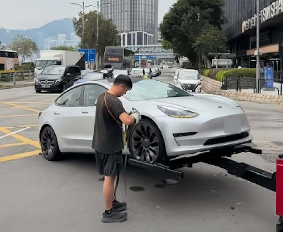 突发！TVB前知名女星富商老公发生车祸，爱车遭猛烈撞击与死神擦肩而过（组图） - 1