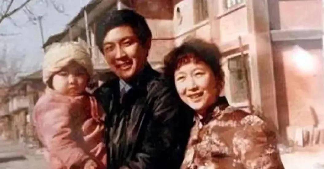 唐国强和前妻旧照，女儿很可爱，孙涛笑得很开心（组图） - 14