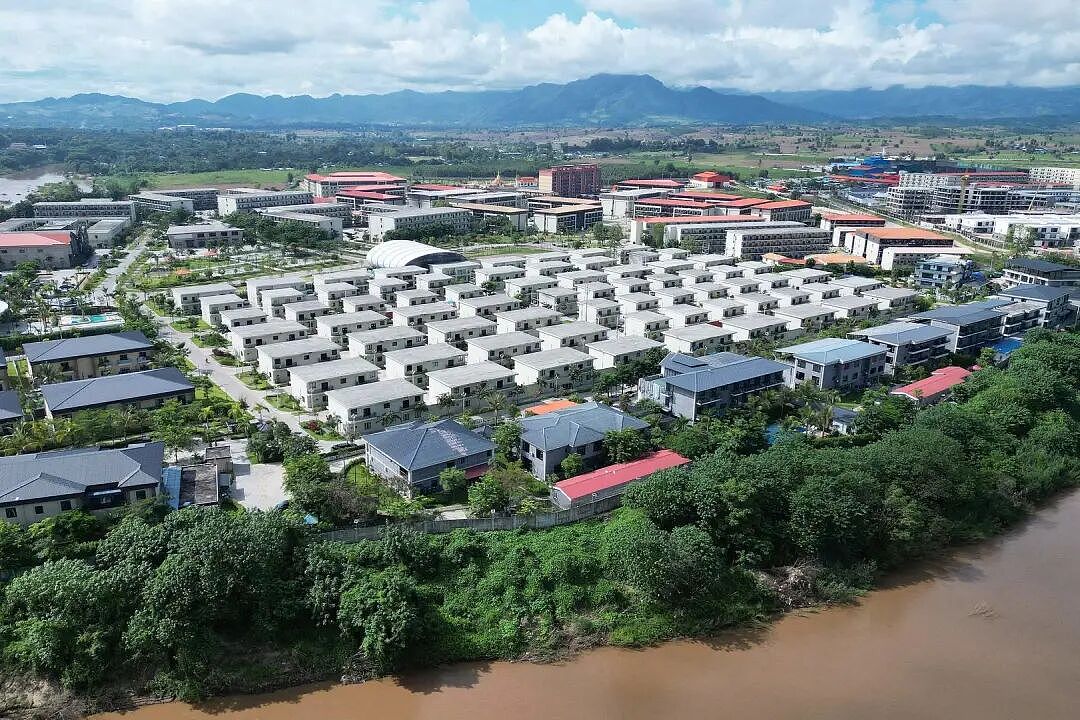 又有1178名妙瓦底中国籍电诈嫌犯被押回国！KK园区违法建筑拆除已过半，还有300多栋待拆，大批电诈设备被烧毁（组图） - 2