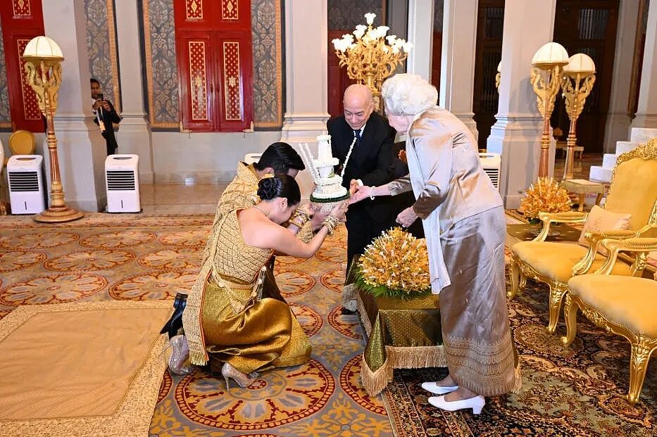 柬埔寨公主与富二代大婚,公主还曾留学中国!王室公主太多,不卷不行啊...(组图) - 16