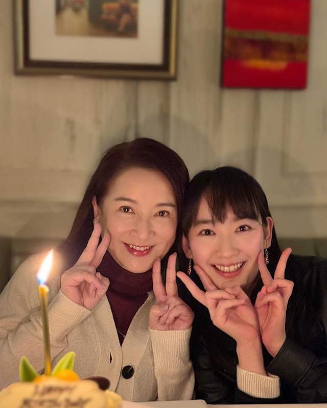 曝“最美星二代”港大硕士毕业！影视歌全面发展，超过妈妈龚慈恩（组图） - 5